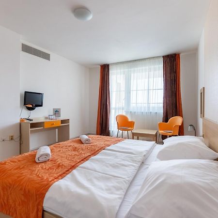 Hotel And Park Divoka Voda Bratislava Luaran gambar