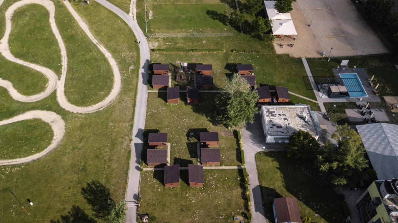 Hotel And Park Divoka Voda Bratislava Luaran gambar